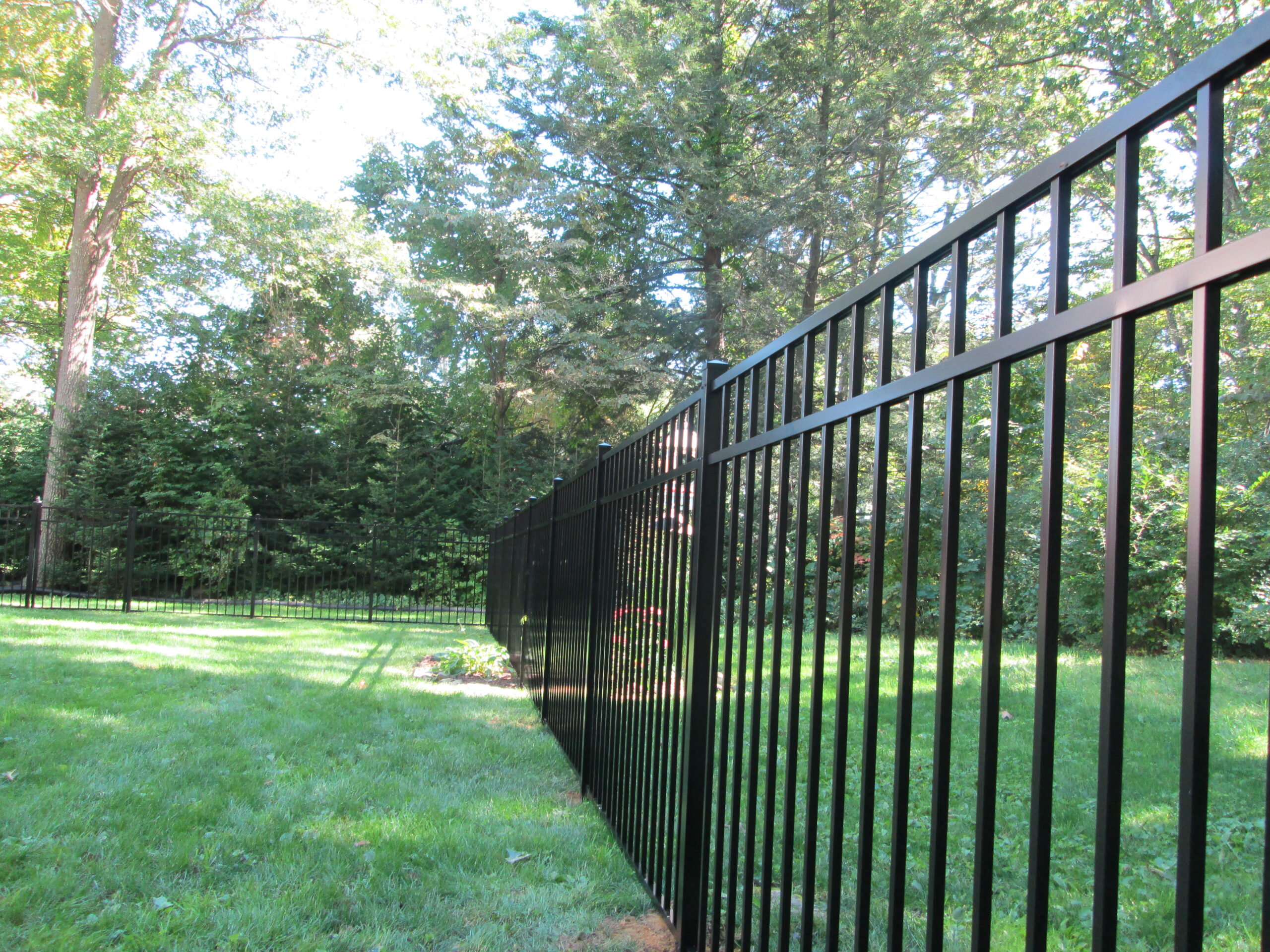 Arrow Fence aluminum installation showcasing craftsmanship and precise post alignment